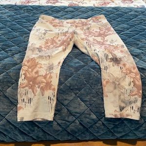 Calia Floral Capri Yoga Leggings SZ XL in Ash Pink